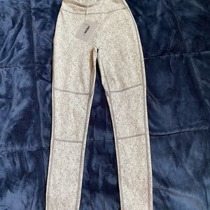 Gymshark Leggings with tags still on them